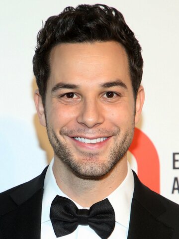 Skylar Astin